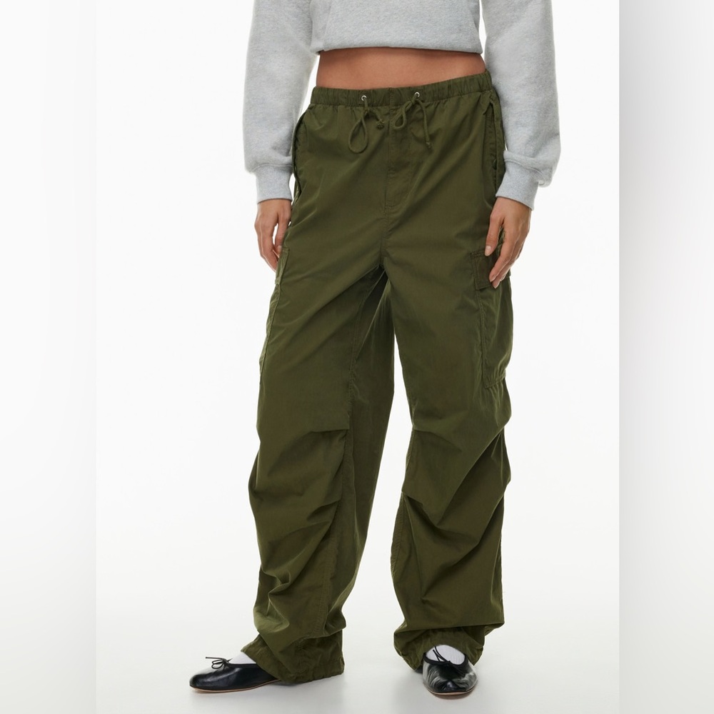 NEVER WORN TNA Army Green Cargo Parachute Pants